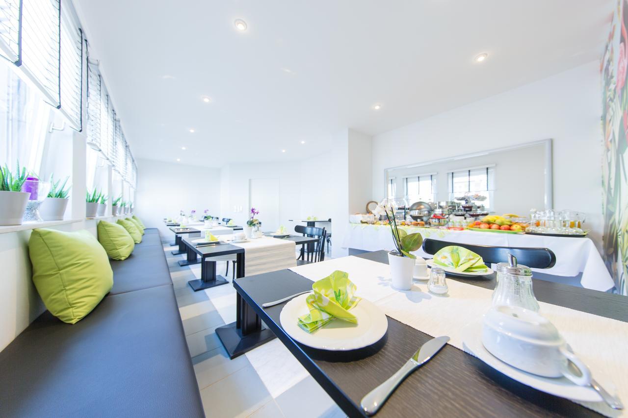 Hotel Sirrah Stuttgart Ngoại thất bức ảnh