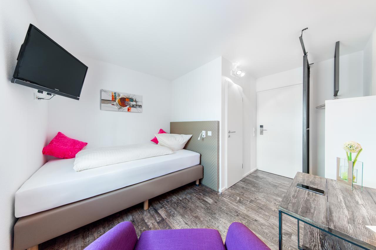 Hotel Sirrah Stuttgart Ngoại thất bức ảnh